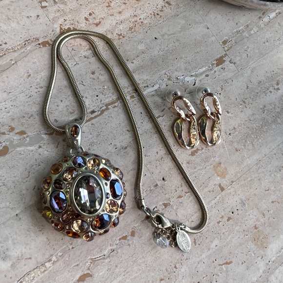 White House Black Market Pendant - Picture 2 of 6